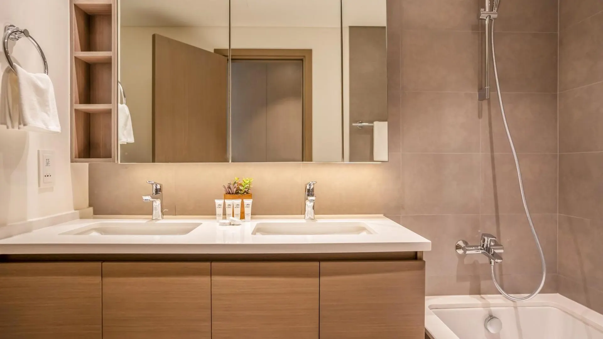 Dubai Creek Harbor Tower 1 - Premium Three Bedroom